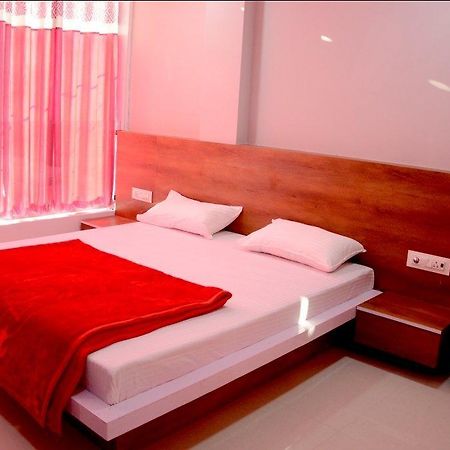 اوجاين Hotel Tathastu المظهر الخارجي الصورة