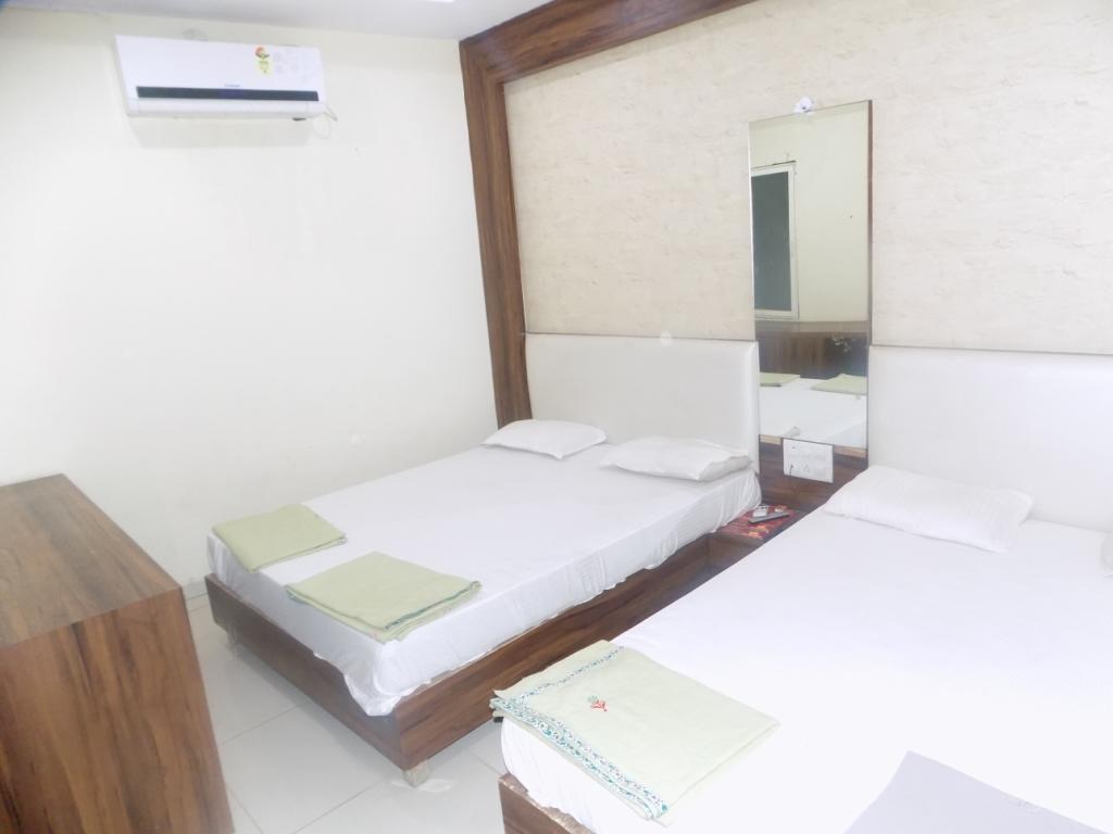 اوجاين Hotel Tathastu المظهر الخارجي الصورة