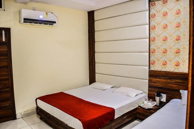 اوجاين Hotel Tathastu المظهر الخارجي الصورة